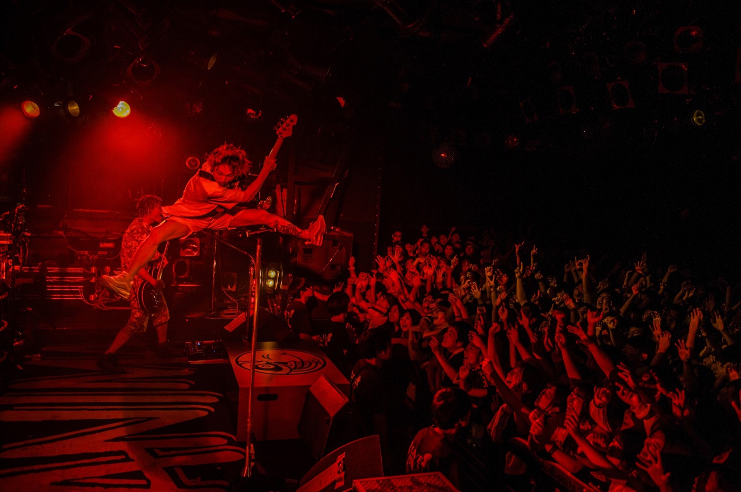 WANIMA「Everybody!! Tour ライブハウス編 in 渋谷 ～男女が残暑に盆盆盆!!～」の様子。（撮影：瀧本JON...行秀）