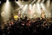 WANIMA「Everybody!! Tour ライブハウス編 in 渋谷 ～男女が残暑に盆盆盆!!～」の様子。（撮影：瀧本JON...行秀）