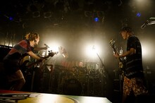 WANIMA「Everybody!! Tour ライブハウス編 in 渋谷 ～男女が残暑に盆盆盆!!～」の様子。（撮影：瀧本JON...行秀）