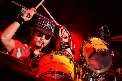 庄村聡泰（Dr）（Photo by AZUSA TAKADA）