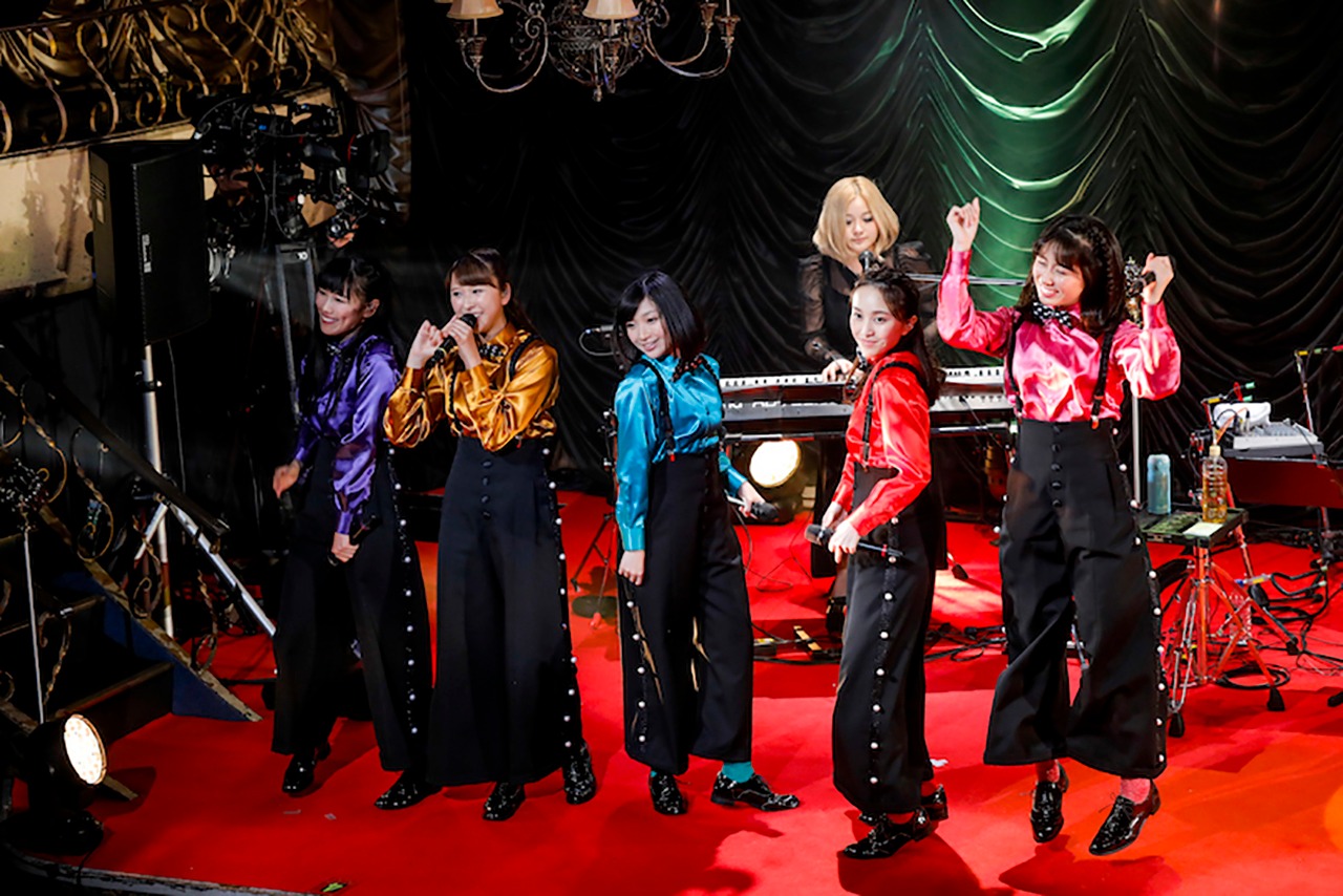 ももいろクローバーZ「MTV Unplugged: Momoiro Clover Z」の様子。（Photo by HAJIME KAMIIISAKA）