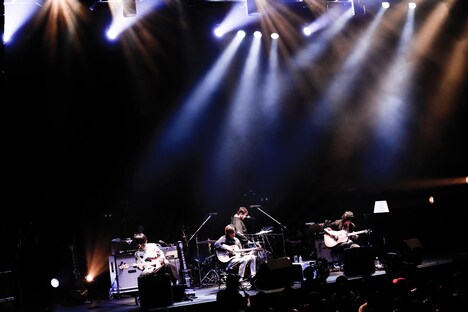 LEGO BIG MORL「LEGO BIG MORL ~Acoustic & Rock~ TOUR 2018 『月と太陽』」の様子。