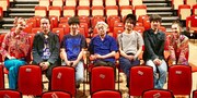 水原希子と佑果を交えThe Old Marketで撮影されたカット。(写真提供:ビクターエンタテインメント)