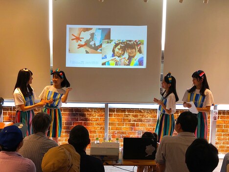 ロッカジャポニカ「最the高」写真展トークイベントの様子。（写真提供：キングレコード）