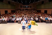 「石原夏織 BIRTHDAY EVENT -Career up Carry-」昼の部で撮影された記念写真。（写真提供：ポニーキャニオン）