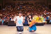 「石原夏織 BIRTHDAY EVENT -Career up Carry-」夜の部で撮影された記念写真。（写真提供：ポニーキャニオン）