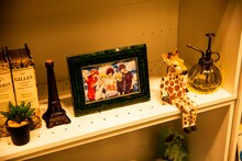 天月-あまつき-「サマーパーティー2018～ぼくらの家へようこそ！～」ステージセットの写真。