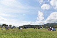 「パクパクうーたん村」で開演前の遠足気分を楽しむエビ中ファミリー。