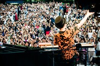 H ZETTRIO「Mysterious Superheroes Tour Final 2018 ～濃縮還元遊戯舞台～」の様子。（Photo by Hiroki Nishioka）