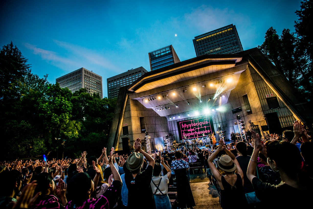 H ZETTRIO「Mysterious Superheroes Tour Final 2018 ～濃縮還元遊戯舞台～」の様子。（Photo by Hiroki Nishioka）