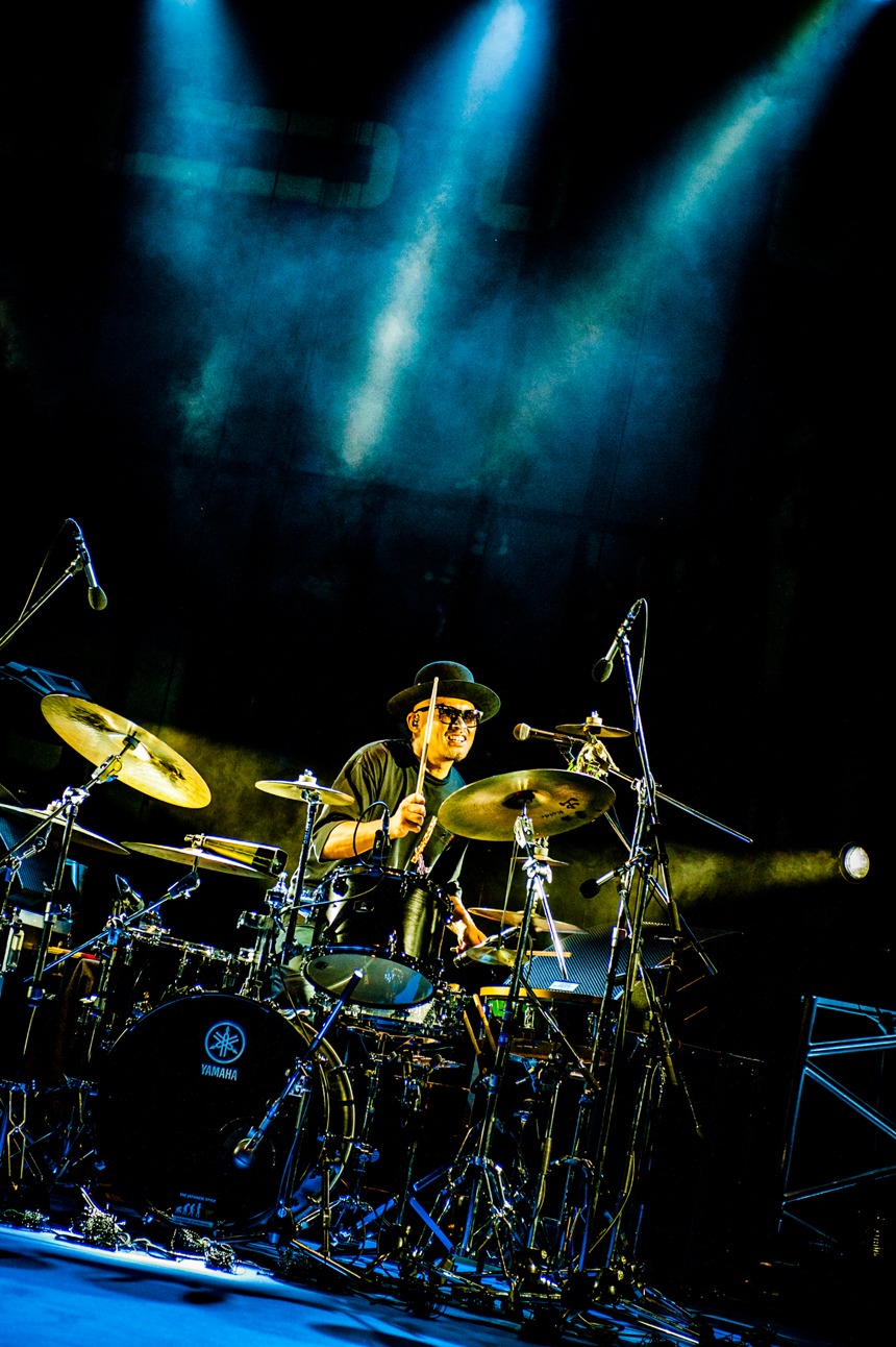 H ZETT KOU（Dr）（Photo by Hiroki Nishioka）