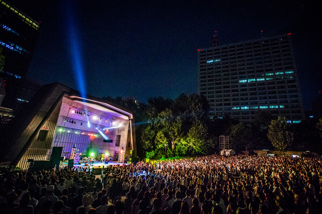H ZETTRIO「Mysterious Superheroes Tour Final 2018 ～濃縮還元遊戯舞台～」の様子。（Photo by Hiroki Nishioka）