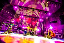 H ZETTRIO「Mysterious Superheroes Tour Final 2018 ～濃縮還元遊戯舞台～」の様子。（Photo by Hiroki Nishioka）