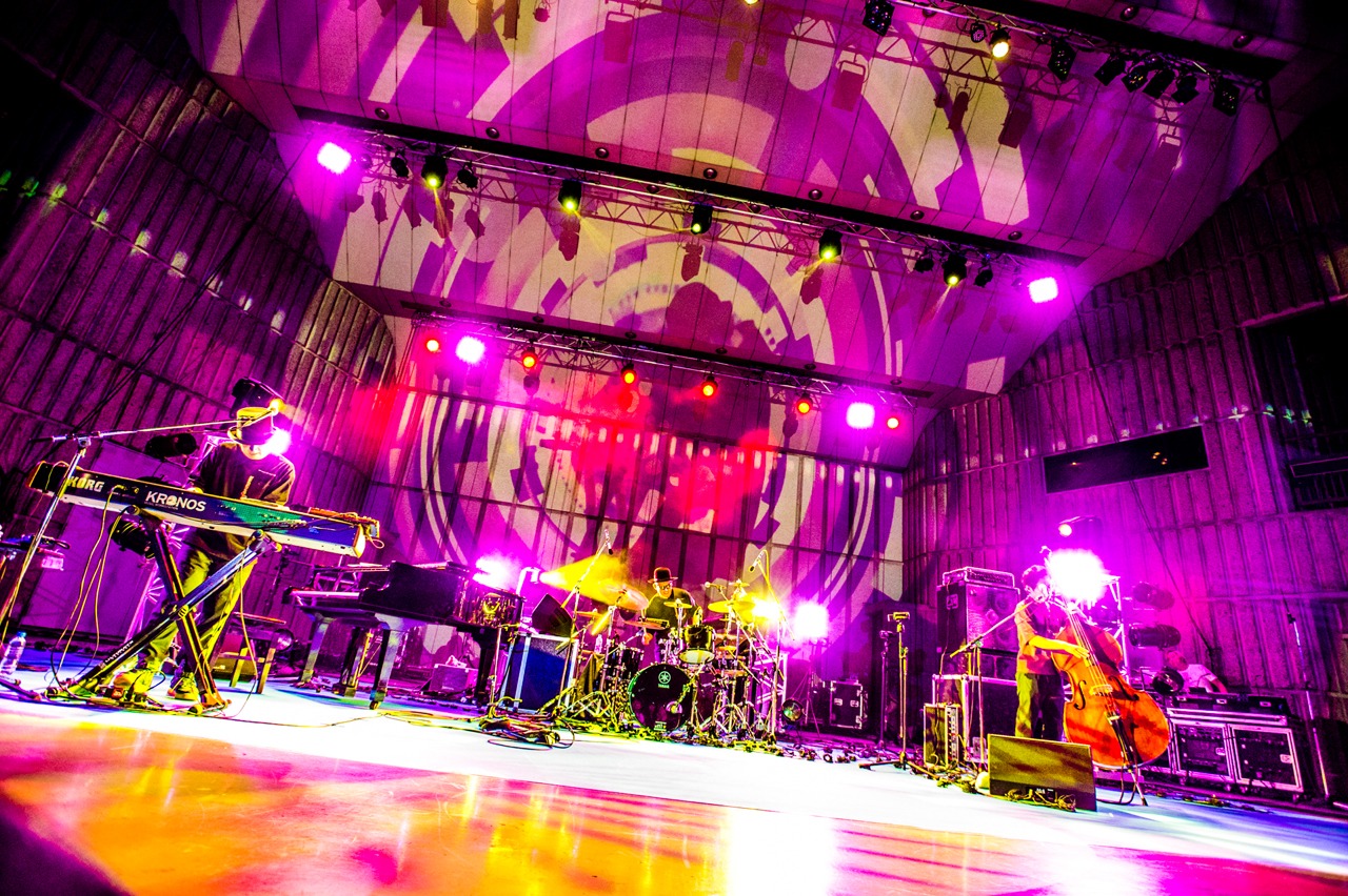 H ZETTRIO「Mysterious Superheroes Tour Final 2018 ～濃縮還元遊戯舞台～」の様子。（Photo by Hiroki Nishioka）