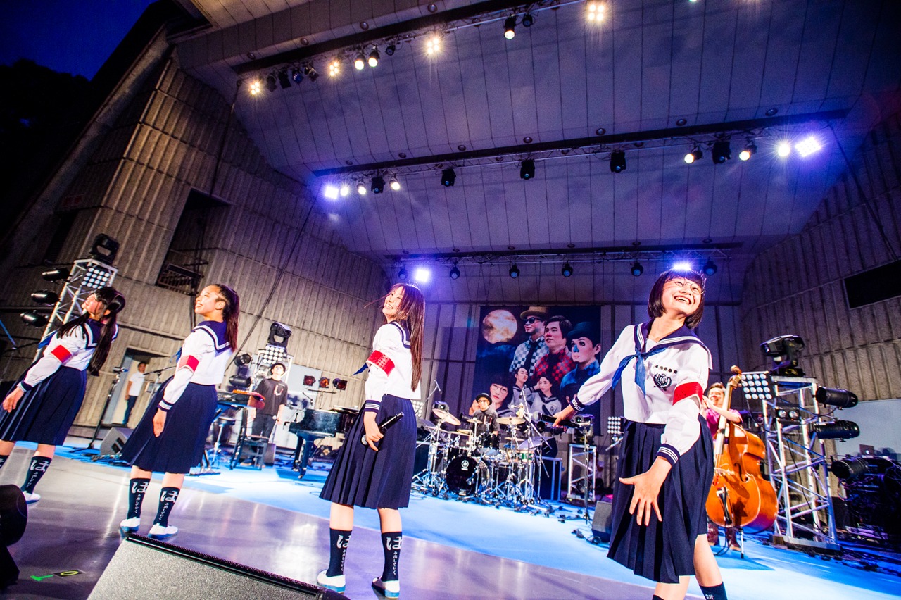 H ZETTRIOと新しい学校のリーダーズ。（Photo by Hiroki Nishioka）