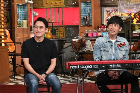 左からいしわたり淳治、寺岡呼人。 (c)テレビ朝日