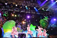 シャボン玉が飛び交うステージ。