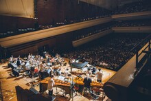 蓮沼執太フルフィルお披露目公演「フルフォニー」の様子。（撮影：後藤武浩）