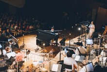 蓮沼執太フルフィル「フルフォニー」の様子。（撮影：後藤武浩）