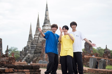 左からカイ、ユースケ、タカシ。(c)「超特急！タイ食べ鉄旅」製作委員会