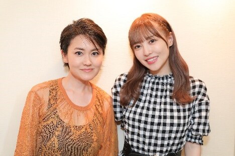 左から川田まみ、黒崎真音。