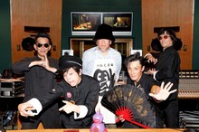 小西康陽と少林兄弟。