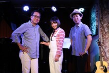 左から上地等（BEGIN）、山出愛子、太田貴之。（写真提供：アミューズ）