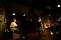 （写真提供：アミューズ）