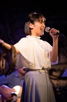 （写真提供：アミューズ）