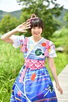 開演前にくつろぐ安本彩花。