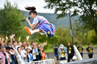 サブステージで飛ぶ真山りか。