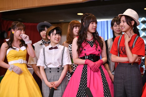 「ハロプロのモノホン！」について取材を受けるモーニング娘。'18。