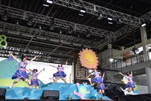 ジャンプするエビ中。