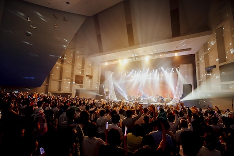 川嶋あい「Ai Kawashima 15th anniversary～BIRTH～」の様子。（写真提供：つばさプラス）