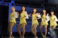 LABOUMのライブの様子。（撮影：河井彩美）