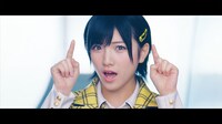 AKB48「センチメンタルトレイン」ミュージックビデオより岡田奈々。(C)AKS/キングレコード