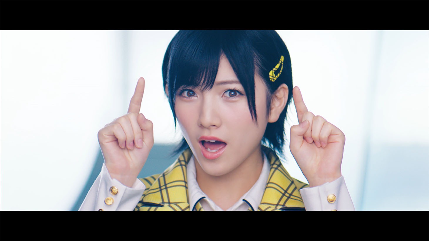 AKB48「センチメンタルトレイン」ミュージックビデオより岡田奈々。(C)AKS/キングレコード