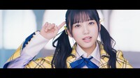 AKB48「センチメンタルトレイン」ミュージックビデオより矢吹奈子。(C)AKS/キングレコード