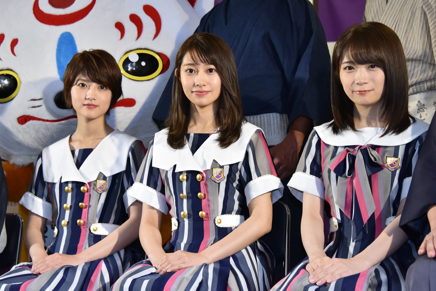 左から若月佑美、桜井玲香、秋元真夏。