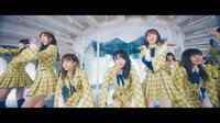 AKB48「センチメンタルトレイン」ミュージックビデオのワンシーン。(C)AKS/キングレコード
