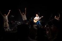 関取花「ホールワンマンライブ ～西でどすこい東でどすこい～」東京・品川インターシティホール公演の様子。（撮影：星川洋助）