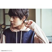 「harapeco商店 × ZOZOTOWN × ナタリーストア」コラボアイテムの着用写真。