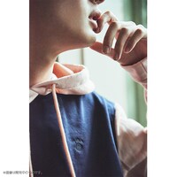 「harapeco商店 × ZOZOTOWN × ナタリーストア」コラボアイテムの着用写真。