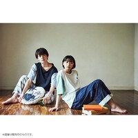 「harapeco商店 × ZOZOTOWN × ナタリーストア」コラボアイテムの着用写真。