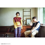 「harapeco商店 × ZOZOTOWN × ナタリーストア」コラボアイテムの着用写真。