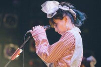 ナナヲアカリ（撮影：このタイミングで秋山）