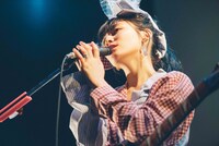 ナナヲアカリ（撮影：このタイミングで秋山）