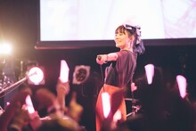 ナナヲアカリ（撮影：このタイミングで秋山）