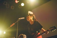 ナナヲアカリ（撮影：このタイミングで秋山）