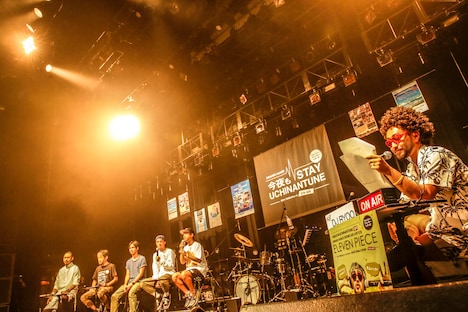 ORANGE RANGE「今夜もSTAY UCHINANTUNE スペシャル ORANGE RANGE SHOWCASE LIVE 018 ～ELEVEN PIECE～」の様子。（撮影：平野タカシ）